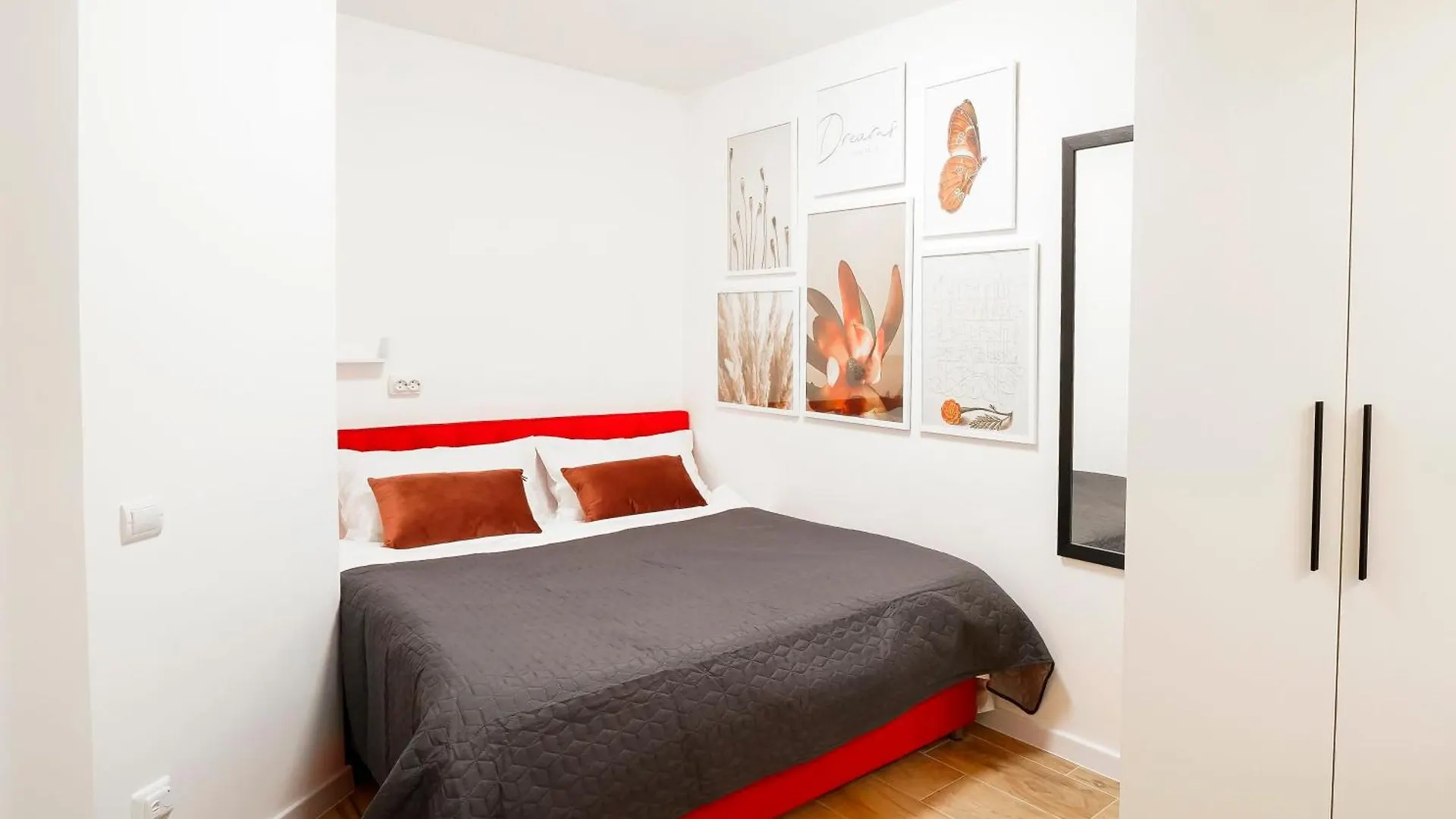 Apartment Myfreedom Апартаменти Інститут Серця Kyiv